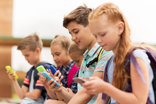 teenagers smartphones